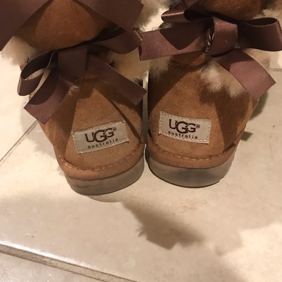 Ugg boots with bows - Picture 2 of 6
